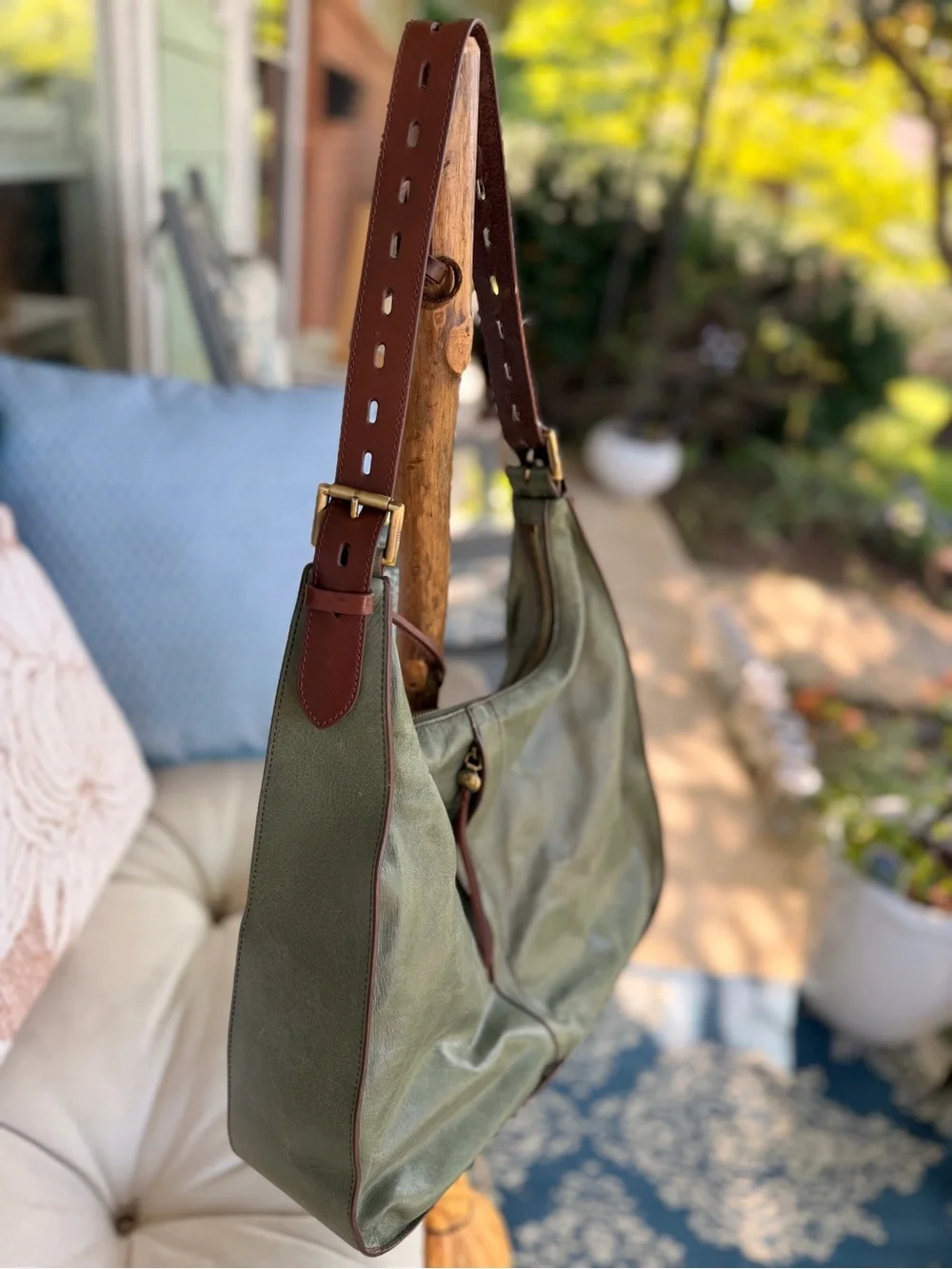 Women's Leather Hobo Shoulder Bag in Eucalyptus Green